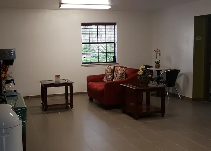 Suburban Near 3*