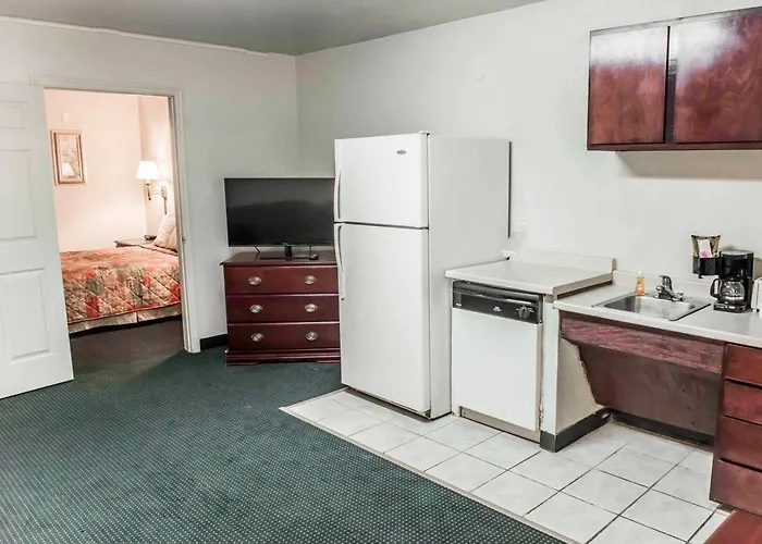 Suburban Near 3*