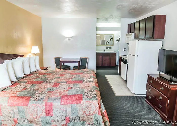 Suburban Near 3*