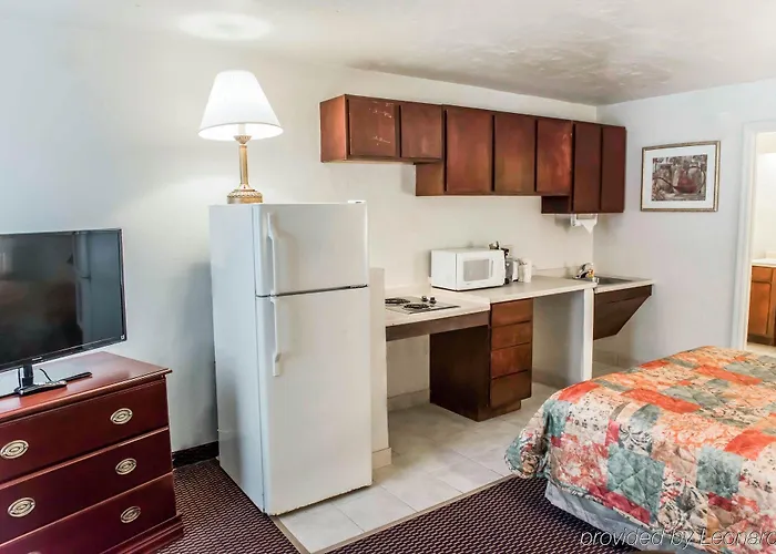 Suburban Near 3*