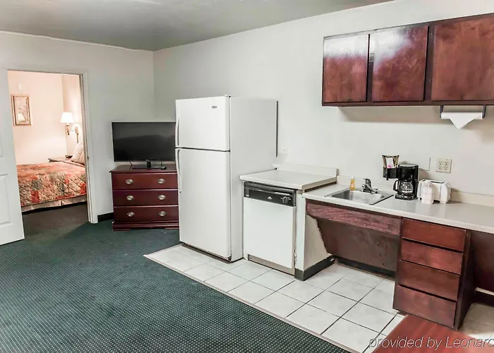 Suburban Near 3*